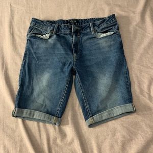 Men’s Medium Wash Jean Shorts